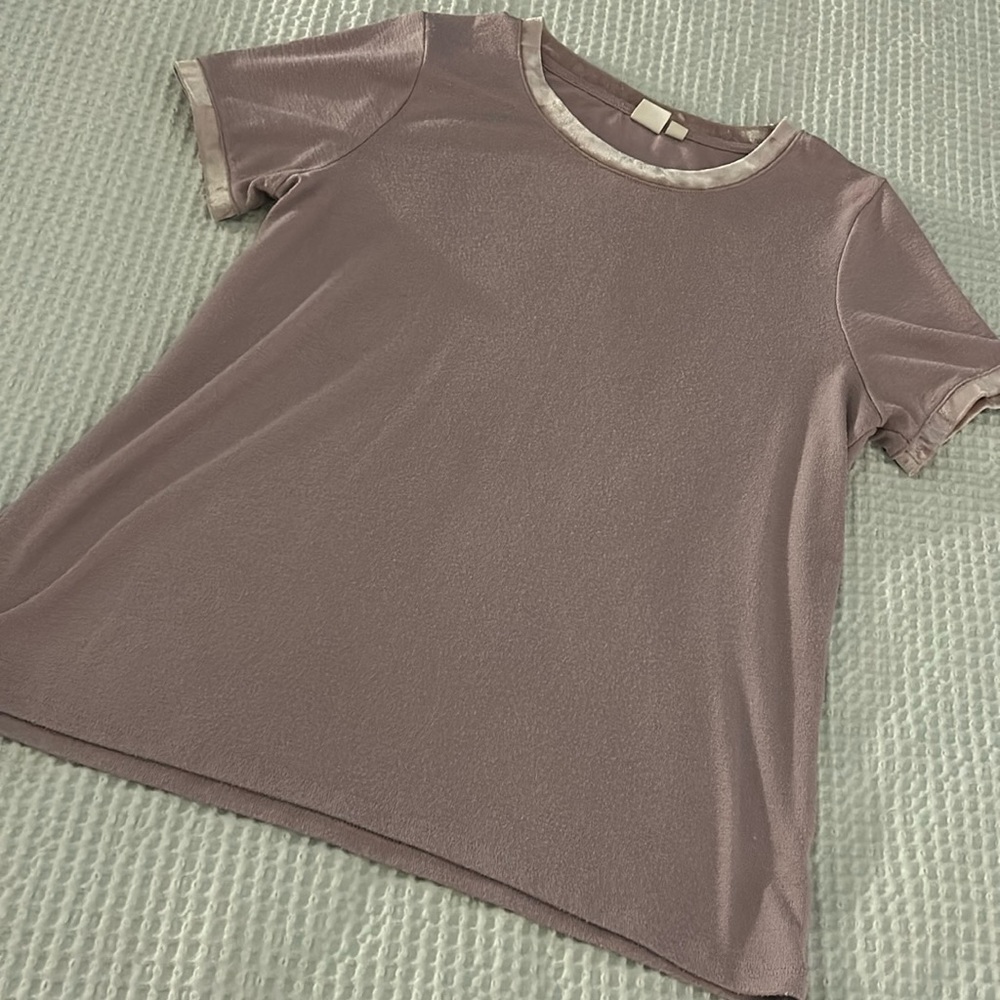 Gap tee shirt velvet trim medium